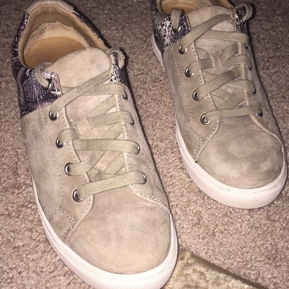 SNEAKERS